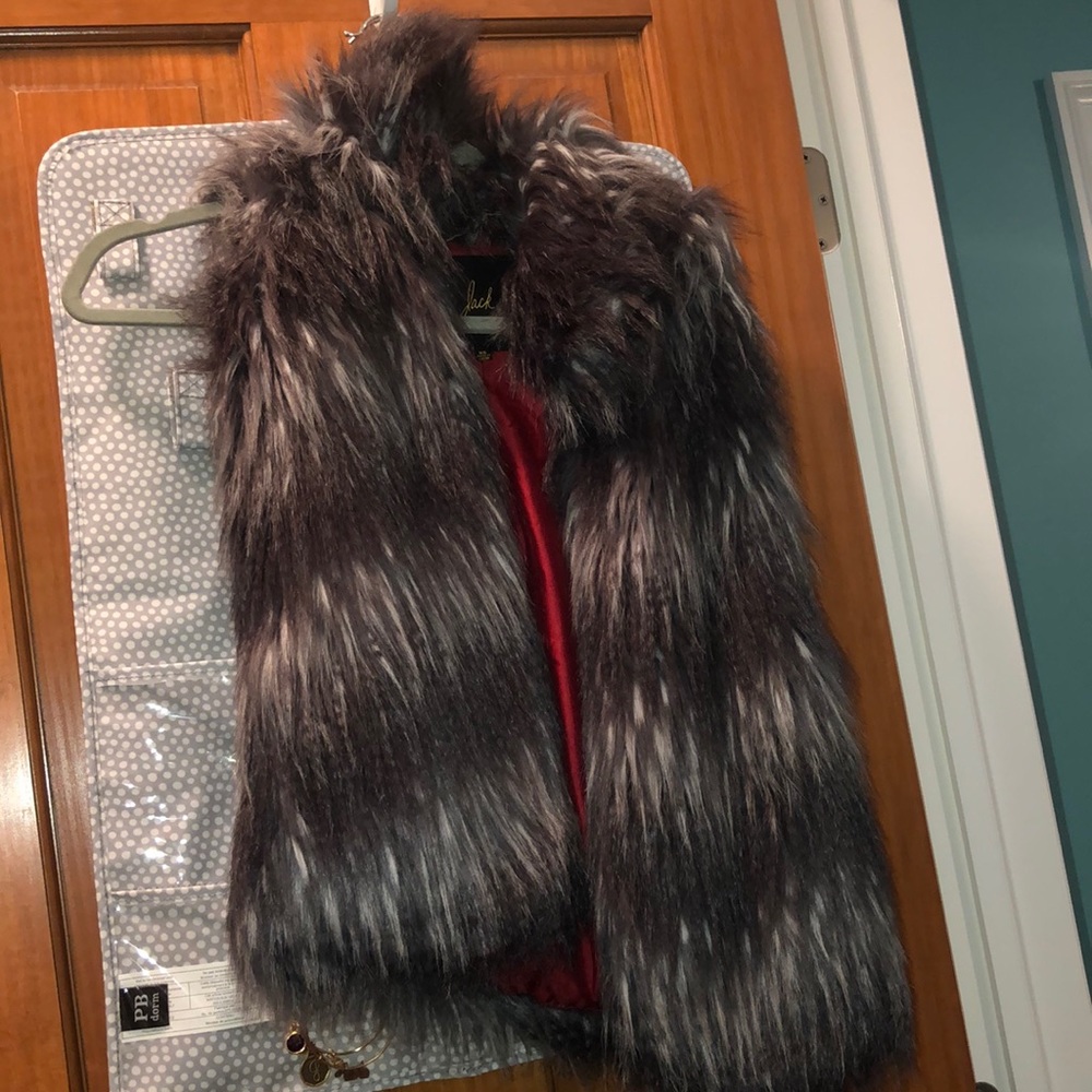 FAUX FUR VEST - Picture 3 of 7